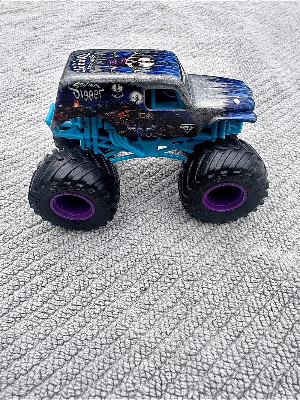 Monster Jam Son-uva Digger 1:64 Scale Die-Cast Monster Truck 1:64 Scale Monster